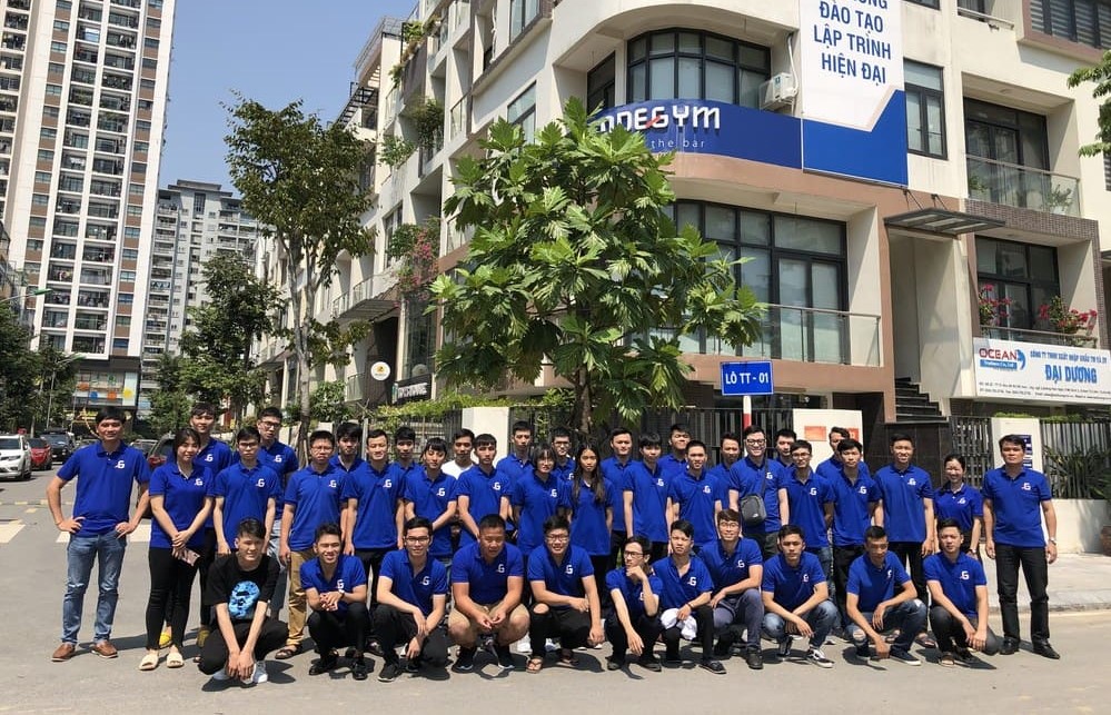 Con gái học tiếng và thông tin ra làm gì