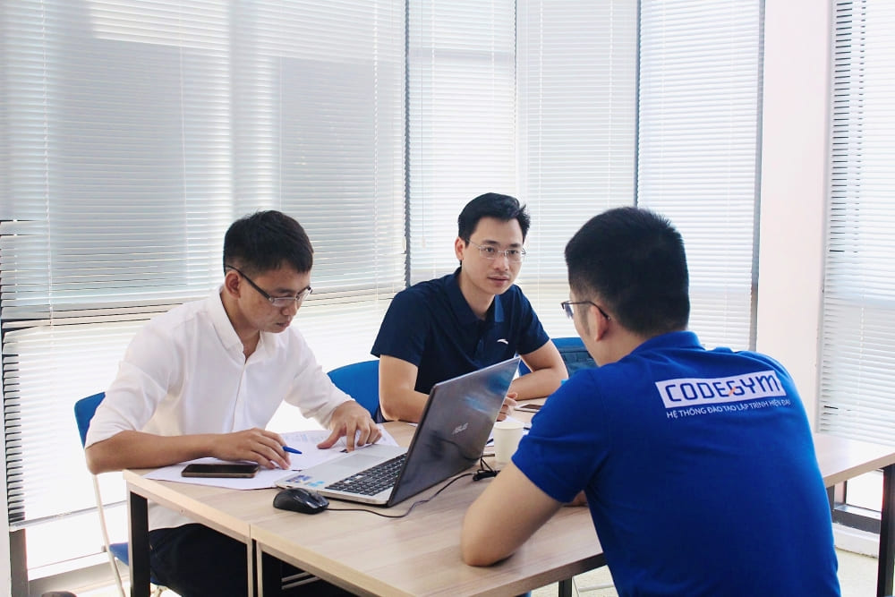 hoc-vien-codegym-tu-tin-ung-tuyen-tai-hiring-day-ngay-hoi-phong-van-4 doanh nghiệp