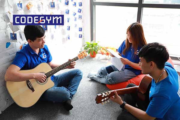 co-nen-hoc-lap-trinh-vien-khong-5