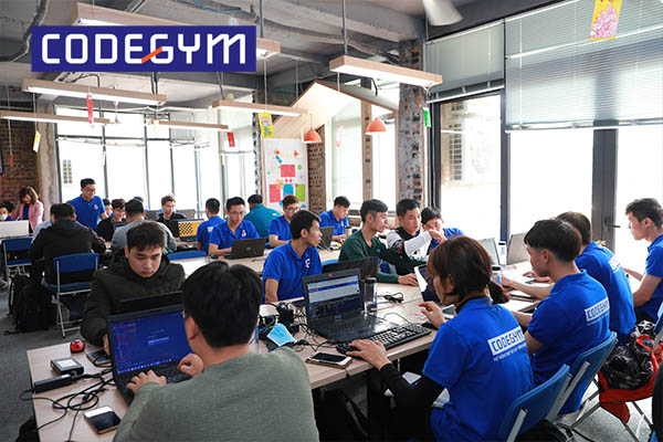 Nên học lập trình tại trung tâm dạy lập trình CodeGym
