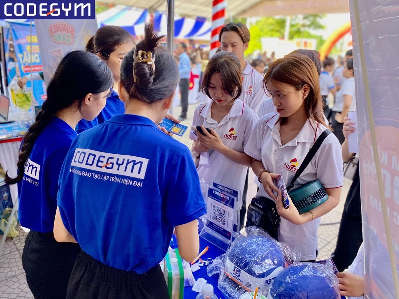 Ngày hội việc làm & Tư vấn tuyển sinh tỉnh Thừa Thiên Huế 2023