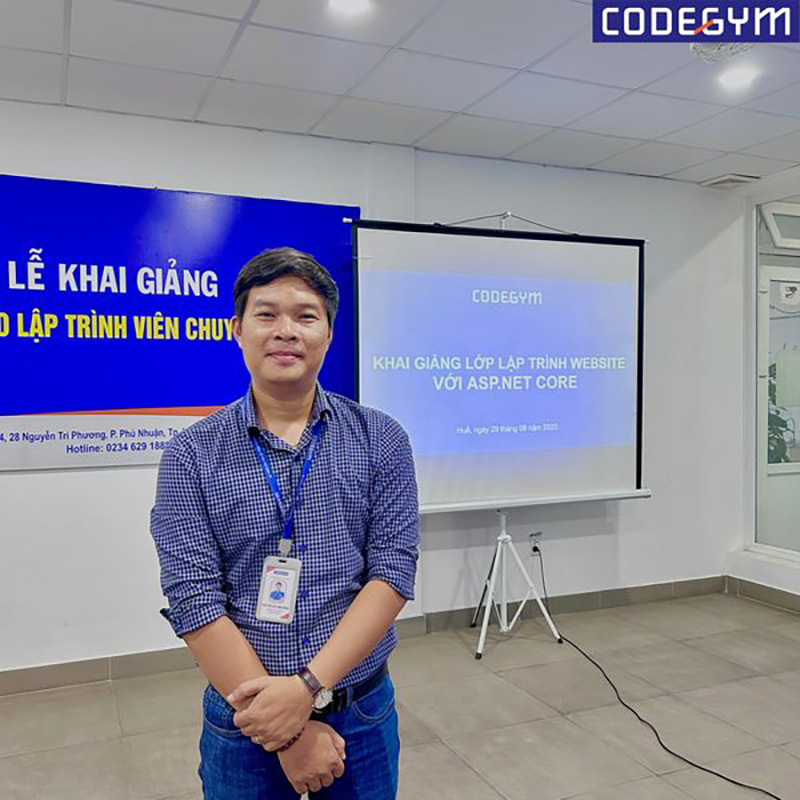 Giảng viên Lớp lập trình Website với ASP .NET CORE