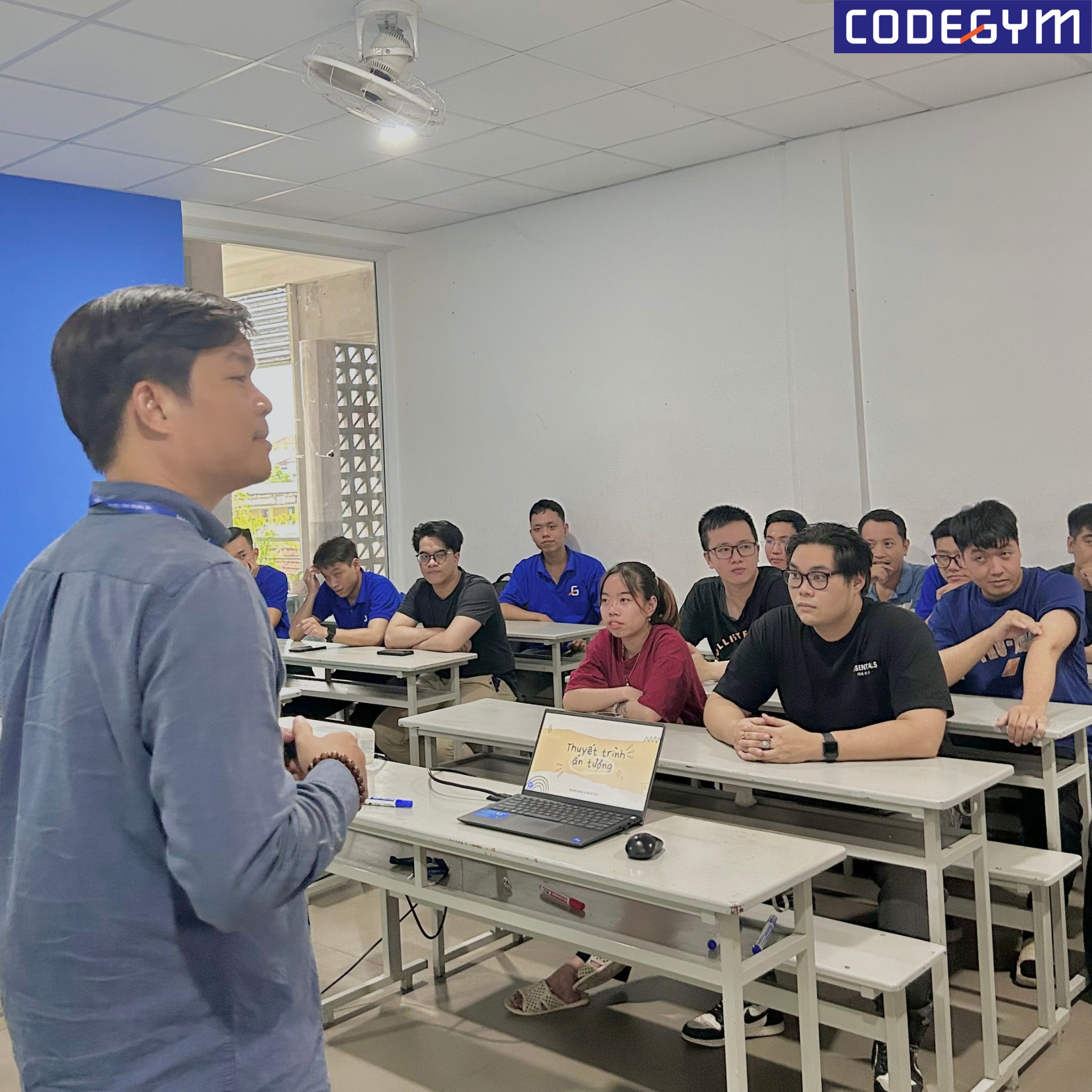 Học kỹ năng thuyết trình cho lập trình viên